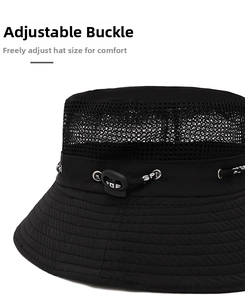 Dettaglio del cappello da sole nero con cordino regolabile e tessuto a rete traspirante