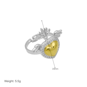 Detailansicht mit 23 mm Höhe und 5,5 g Gewicht des Herz-Flügel-Rings mit Zirkonia