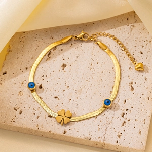 Pulsera de serpiente dorada con ojos azules, trébol y colgante de corazón pequeño