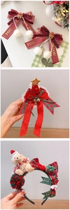 Detail von Weihnachts-Haarschmuck-Set mit roten Schleifen und Plüschbär-Haarreif