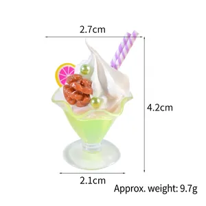Mini portachiavi a tazza di gelato con panna e cannuccia, altezza 4,2 cm