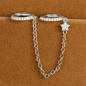 Orecchini a cerchio con catena in argento S925, pendente a stella e zirconi pavé