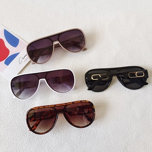 Chic oversized pilot sunglasses set in beige, white, black and leopard print frames
