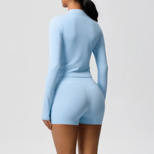 Detail view of the back fit and high-stretch fabric of this light blue yoga fitness set