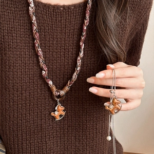 Collier Long Pendentif Cheval À Bascule Vintage Corde Tissu Tressé Bois Alliage Künstliche Perle Fantaisie Bijoux Pour Femmes