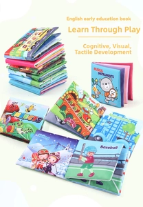Pages intérieures du livre en tissu pour bébé avec illustrations de véhicules colorés