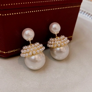 Boucles d'oreilles rétro à double perle de style français avec accents dorés chic