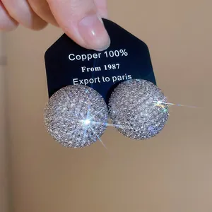 Boucles d'oreilles sphériques en cuivre serties de zircons au style minimaliste chic