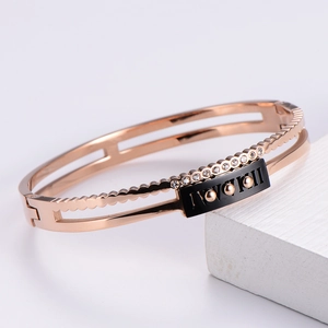 Eleganter roségoldener Doppelschicht-Armreif mit schwarzer Einlage und Zirkonia-Steinen