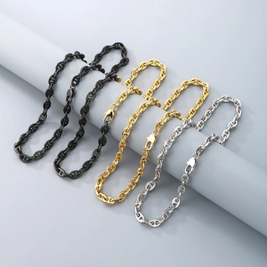 Colliers style Chaine d'Ancre en acier titane avec finitions or, argent et noir
