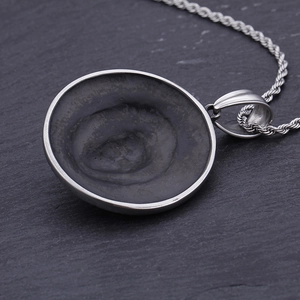 Retro lion head round pendant necklace for men in silver finish with metal rope chain