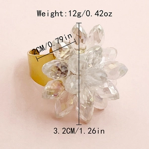 Detailed size chart for the gold flower ring with crystal diameter and band width