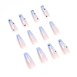 Faux ongles ballerine dégradé bleu et rose avec motifs cœurs et petits strass