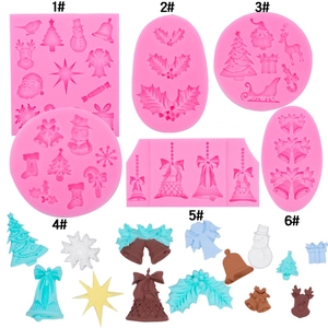 Gros plan de moules en silicone de sapin de Noël et bonhomme de neige pour bougies DIY