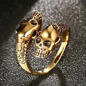 Gothic punk gold skull ring for men with detailed scale texture on open band