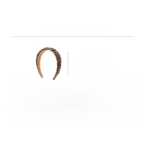 Detailed technical diagram of a leopard print cloth headband with precise dimensions