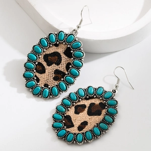 Orecchini bohémien in argento con tessuto leopardato e perline di turchese