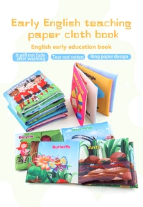 Détail de livres en tissu doux indéchirable pour l'éveil de bébé avec papier bruissant