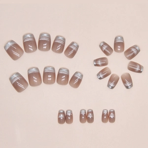 Unghie finte Cat Eye French con glitter argento su base color nudo set da 24 pezzi
