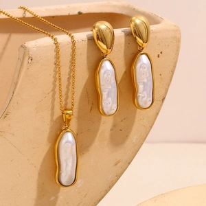 Parure rétro en acier inoxydable doré 18K avec perles baroques blanches