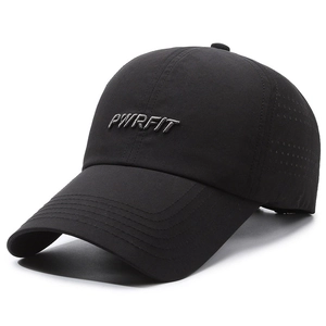 Cappellino da baseball nero traspirante ad asciugatura rapida con ricamo PWRFIT e fori