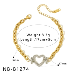 Macro shot of 17mm heart pendant gold steel bracelet with 8.3g weight and size labels