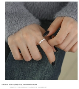 Detail of s925 silver ring featuring three delicate flowers with micro-inlaid zircon