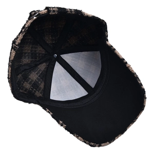 Classic houndstooth wool baseball cap with adjustable metal buckle and warm tweed fabric
