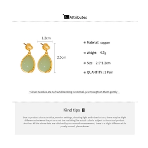Detailed size and material guide for green resin waterdrop earrings with cloud motifs