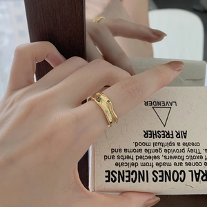 S925 sterling silver gold irregular textured ring with green accent on hand model
