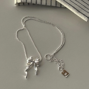 Minimalist 925 sterling silver bow pendant necklace with delicate beaded chain