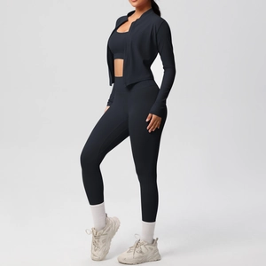 Set yoga nero 3 pezzi con giacca con zip, reggiseno sportivo e leggings a vita alta aderenti