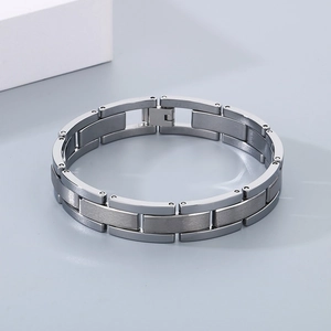 Bracelet magnétique en acier tungstène brossé pour hommes avec croix en nacre sertie