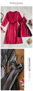Détails de l'ensemble robe de chambre en satin et nuisette avec dentelle élégante et soie