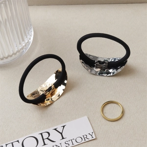 Minimalist hammer-textured metal hair tie set in gold and silver colors for women