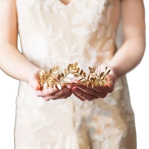 Eleganter goldener Lorbeerblatt-Haarreif für Bräute oder formelle Anlässe mit Blattadern