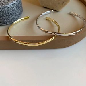 Minimalist 925 sterling silver open bracelets with irregular hammered texture in gold and silver
