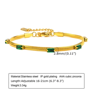 Detail of gold snake chain bracelet with green zircon and English product dimensions