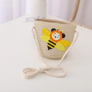 Detail of children's beige straw crossbody bag with a cute 3D yellow bee applique