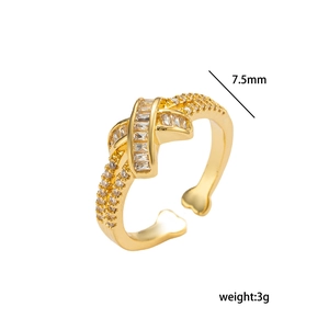 Detailansicht X-Ring Gold mit Zirkon-Inlay, zeigt 7,5 mm Breite und 3 g Gewicht