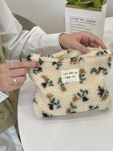Floral plush cosmetic bag with zipper and large capacity for travel storage