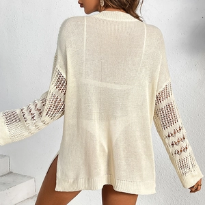 Caftán playero de punto calado beige con mangas largas y aberturas laterales holgadas