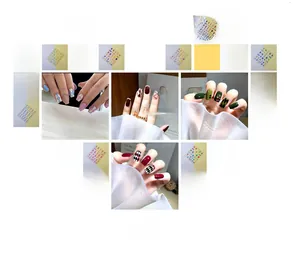 Détail d'autocollants 3D pour ongles à motif de losanges gaufrés et carreaux colorés