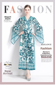 Détail du col en V et de l'imprimé baroque sur une robe en mousseline avec ceinture