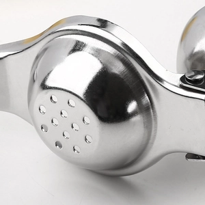 Manual 304 stainless steel lemon squeezer with polished semi-spherical press for kitchen use
