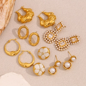 18K gold plated earring set with hollow flower, pearls, and zircons on stone decor