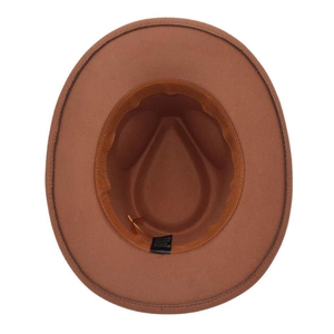 Dettaglio interno del cappello in lana marrone con cordino regolabile e fascia interna