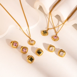 Vintage-Schmuckset aus Gold mit rautenförmigem Zirkon in Rosa und Grün für Damen