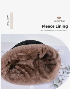 Détail de la doublure en polaire marron haute densité pour bonnet d'hiver
