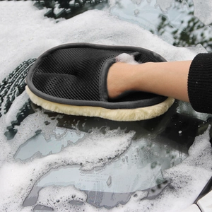 Double-sided faux wool car wash glove with mesh back wiping foam on glass